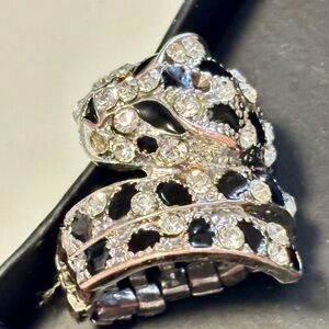Elegant Black and Silver Women's Panther Stretchy Ring